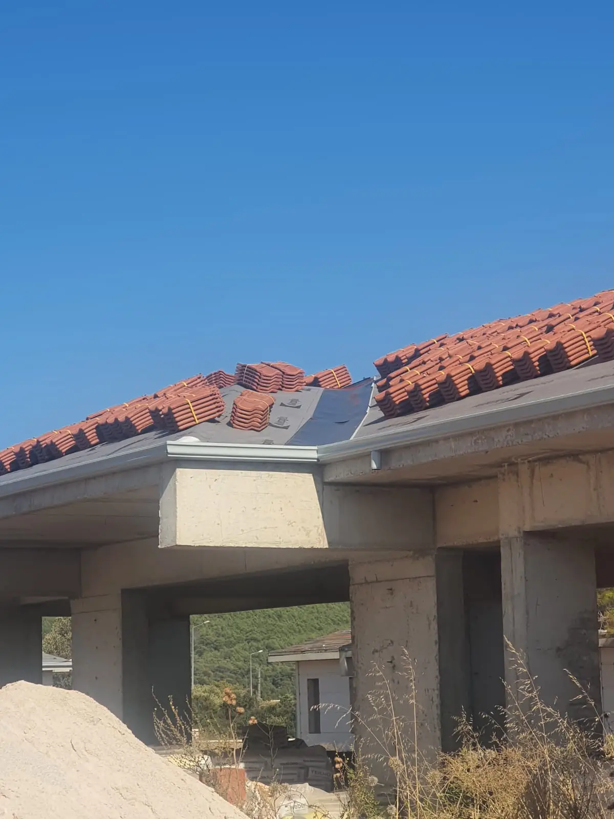 Sc fatih inşaat  120  villa kremit catı işleri 